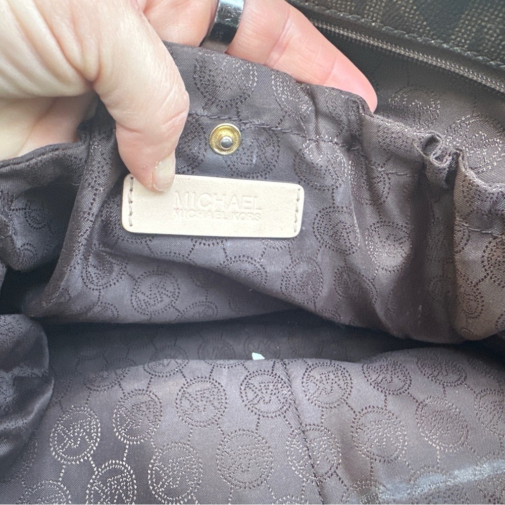 Michael Kors Jet Set Travel Tote with an optional crossbody/stroller - Picture 9 of 10
